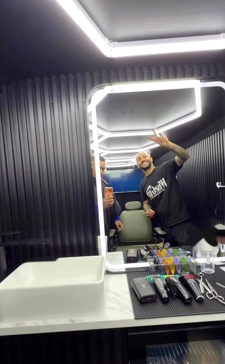 Lux Barbers luxury mobile studio serving North Shore